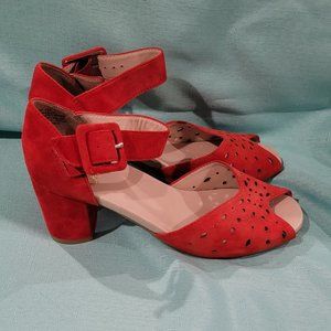 Crowne Comforteur Red Heels
